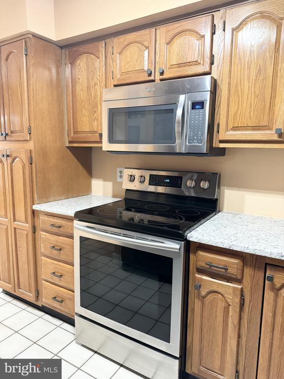 Building Photo - 101 Sarahs Ln