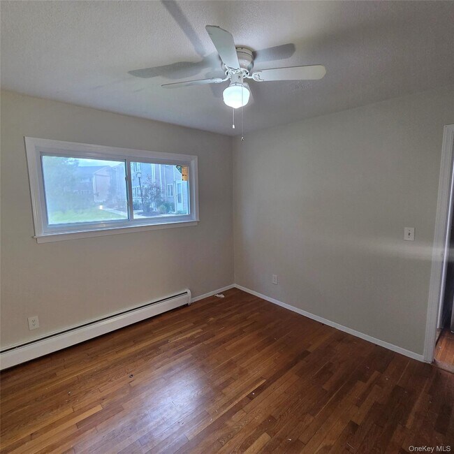 Building Photo - 3 Fishkill Glen Dr