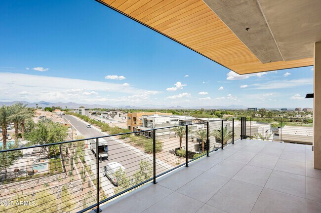 Building Photo - 6302 E Camelback Rd