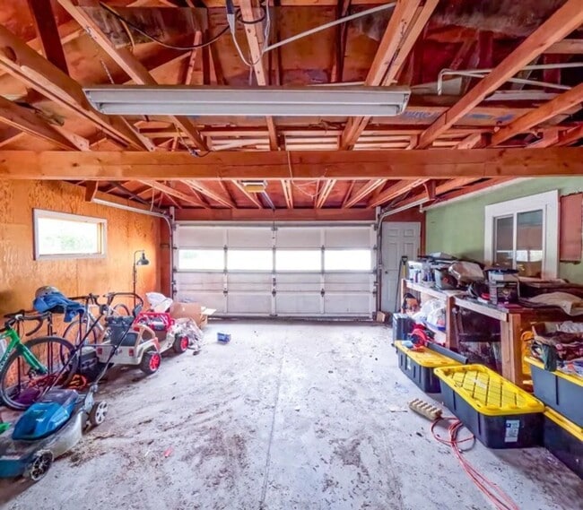 Building Photo - Beautifully remodeled 3-bedroom, 2-bathroo...
