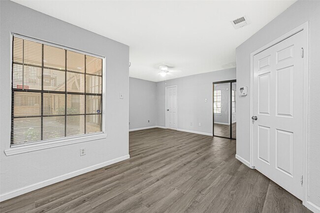 Building Photo - 16800 Sugar Pine Dr