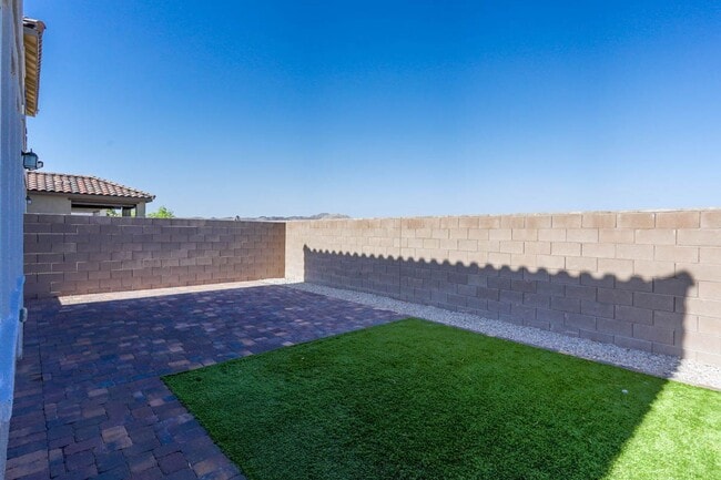 Building Photo - 5 Bedroom Home In Inspirada With Bed And F...