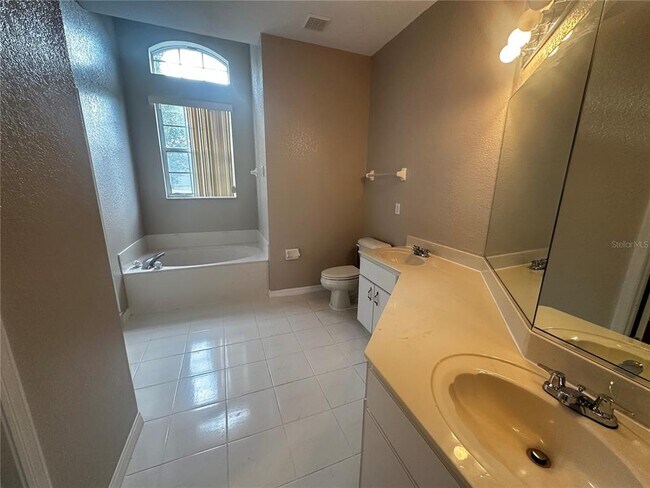 Building Photo - 10061 SW 74th Terrace