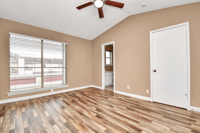 Building Photo - 12400 Brookglade Cir