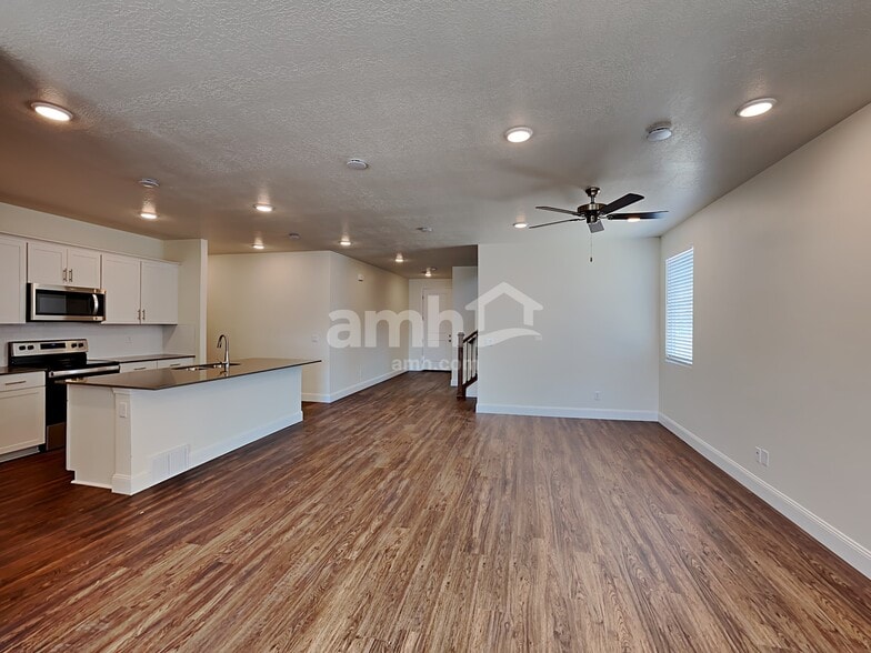 Building Photo - 2605 W 3290 S