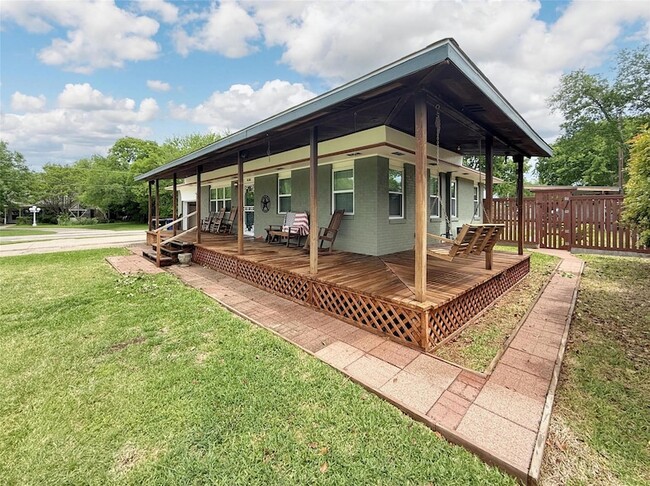 Building Photo - 9580 Dogwood St