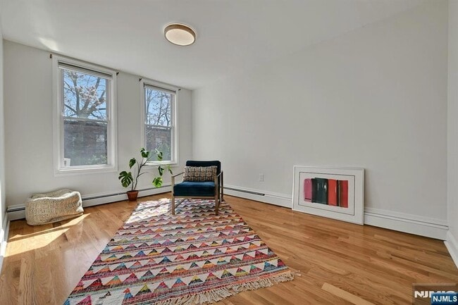 Building Photo - 158 Edgar St