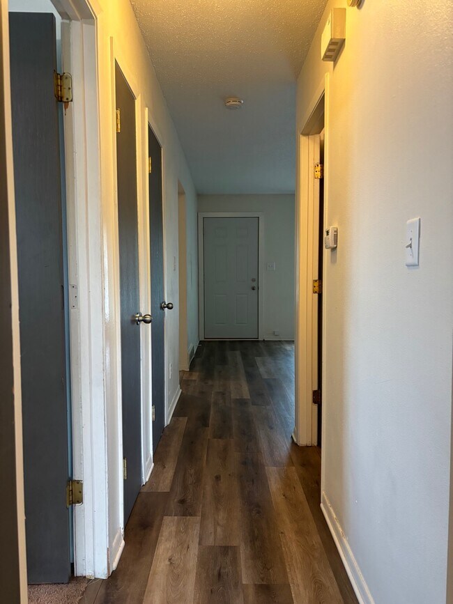 Building Photo - 935 Herold Ave