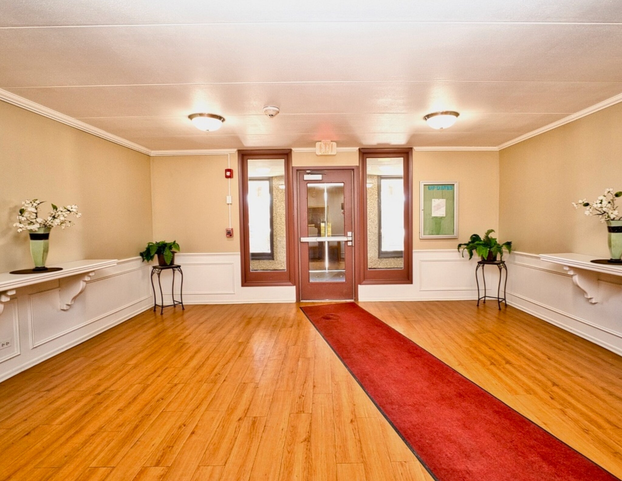 Building Photo - 1206 E Fairview St