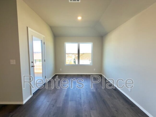 Building Photo - 1004 W Lawton Rd