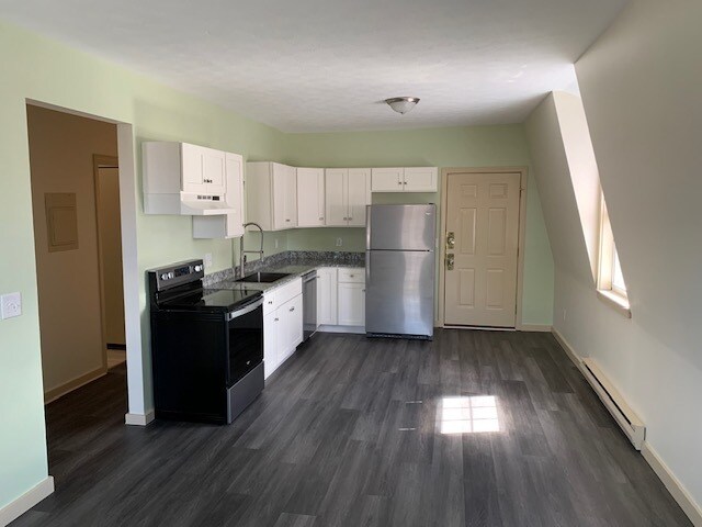 Building Photo - 191 Main St