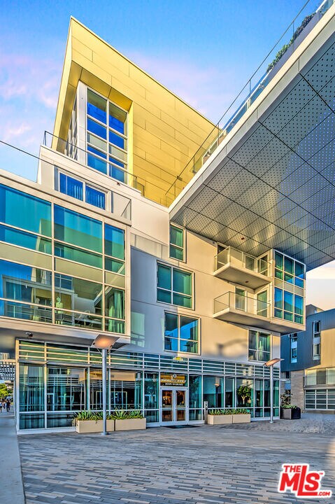 Building Photo - 1705 Ocean Ave