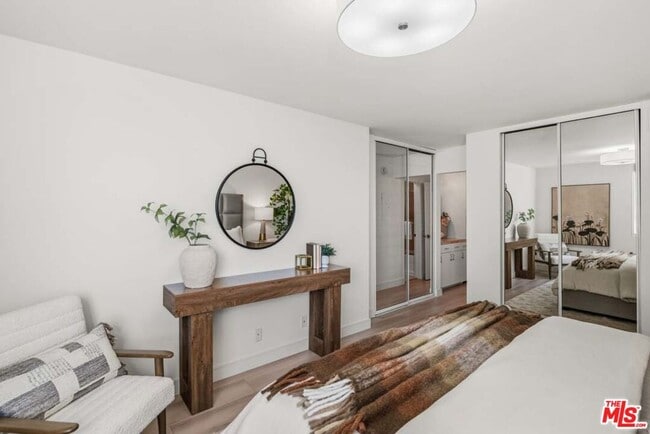 Building Photo - 10747 Wilshire Blvd