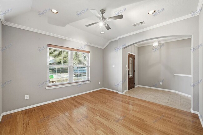 Building Photo - 604 Creekside Dr