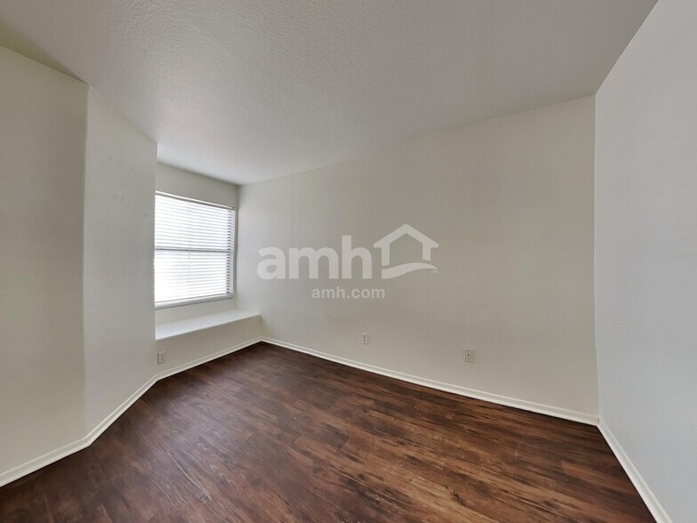 Building Photo - 8544 N 112th Ave