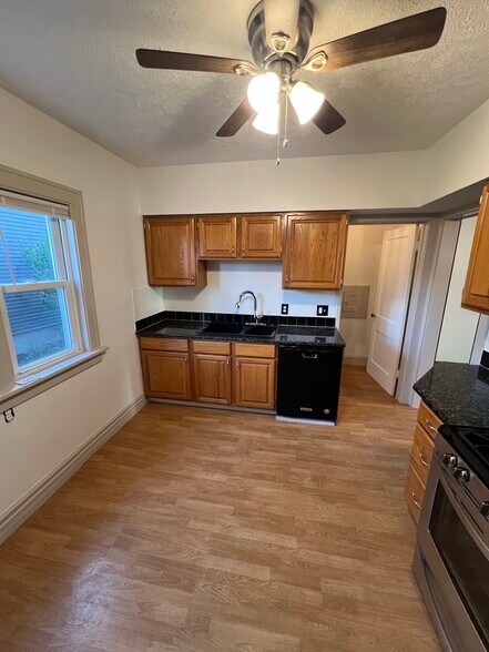 Building Photo - 3602 W 148th St
