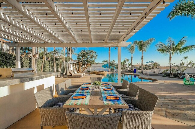 Building Photo - 1185 Tamarack Ave