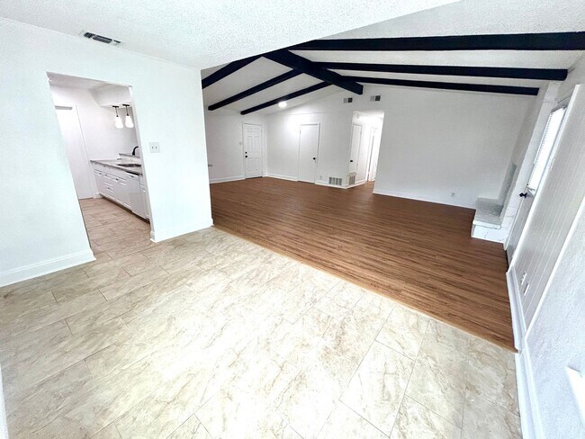 Building Photo - *COMING SOON* 3BR/2BA with Fireplace & 2-Car Garage!