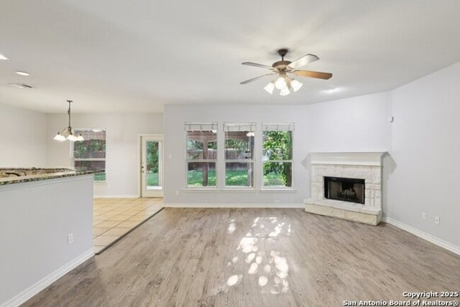 Building Photo - Stunning 4 Bedroom 2.5 Bath home in The Ridge at Lookout Canyon ~ Move in Ready!