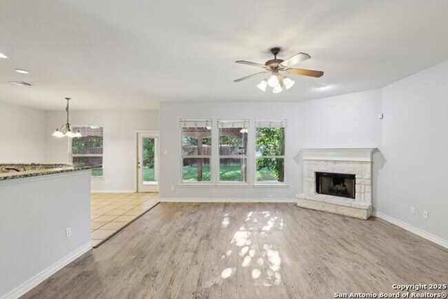Building Photo - Welcome to your dream home-a stunning 4-be...