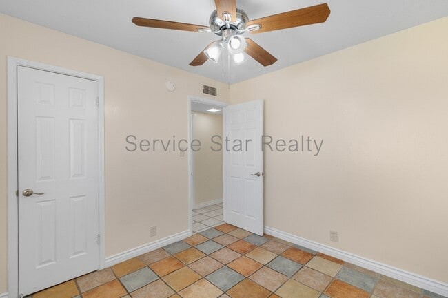 Building Photo - 3812 W Loma Ln