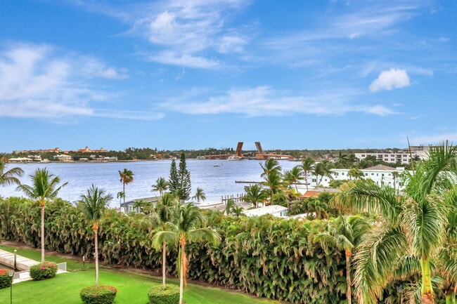 Building Photo - 804 E Windward Way