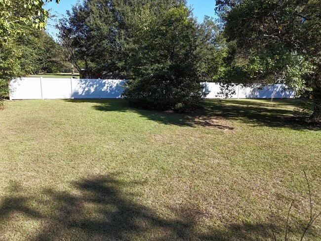 Building Photo - 171 Longwood Dr