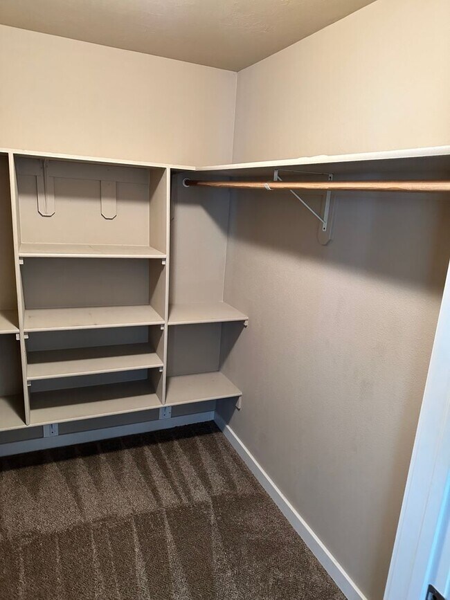 Building Photo - 3 Bedroom 2 Bath Townhome with Gas Fireplace, community pool, lots of storage