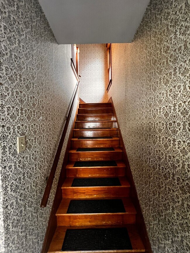 Building Photo - 64 Summit Ave