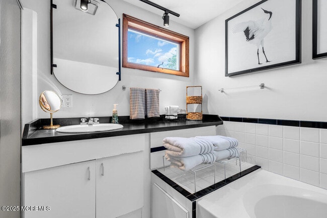 Building Photo - 308 16th Ave