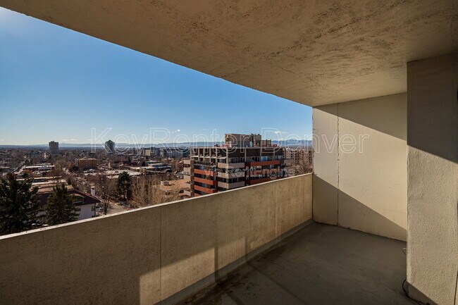 Building Photo - 740 N Pearl St