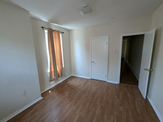Building Photo - Spacious Home - West Philadelphia