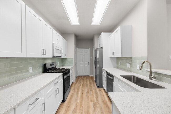 Building Photo - 211 N Burberry Park Cir