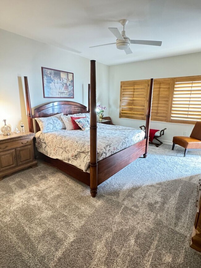 Building Photo - Seasonal/short term 3/2 renovated Ritz Carlton beauty with long water views