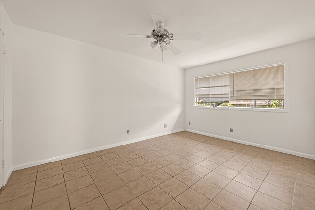 Building Photo - 6426 Mobud Dr