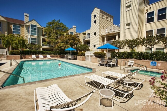 Building Photo - Spacious 1 Bedroom Loft at Ryland Mews