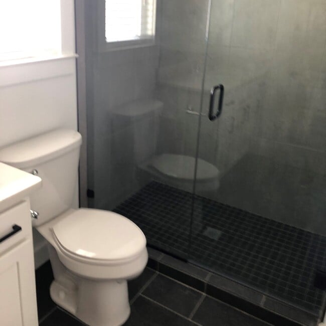 Building Photo - 3 STORY 2BD 2.5 BA APARTMENT WITH UPSTAIRS LOFT THAT OPENS TO BALCONY