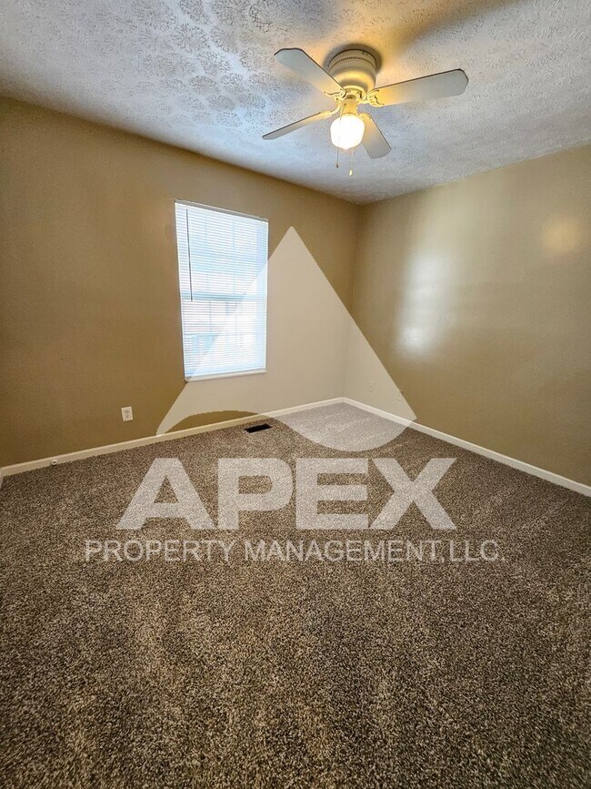 Building Photo - MOVE-IN SPECIAL,NO RENT TIL MAY 1ST! - Nice 2 Bd | 1.5 Ba Townhouse in West Knox Condo Community!