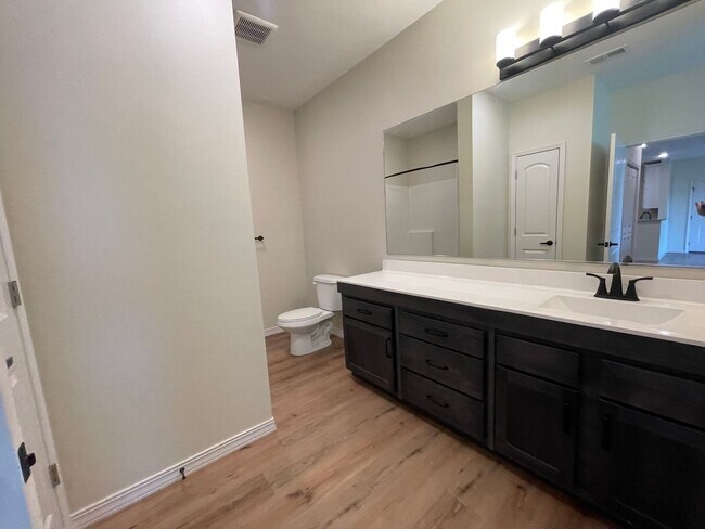 Building Photo - Golf Quarters - GQ 207