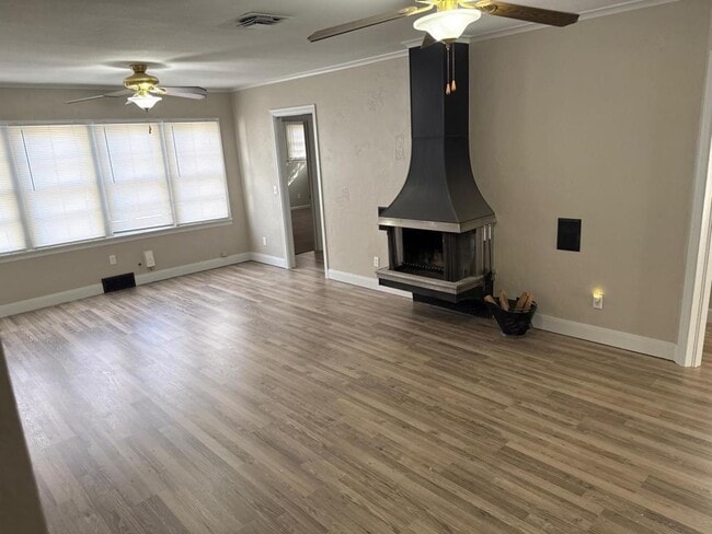 Building Photo - 1308 N Charles St