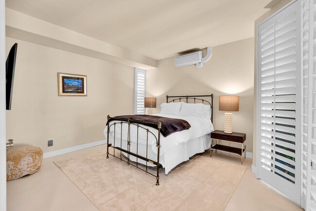 Building Photo - 76895 Avenida Fernando