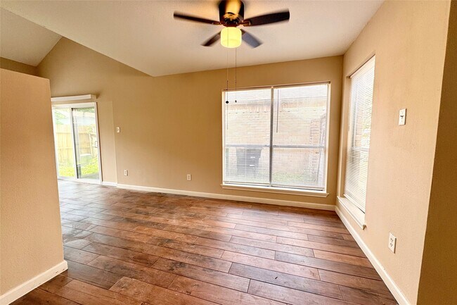 Building Photo - 11615 Glenwolde Dr