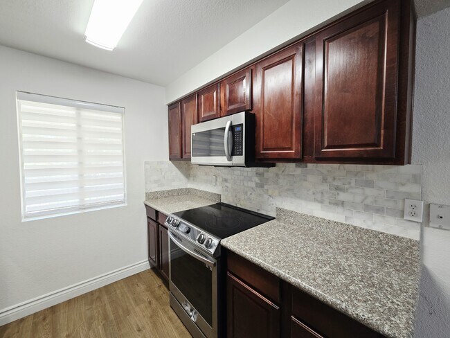 Building Photo - 5081 River Glen Dr