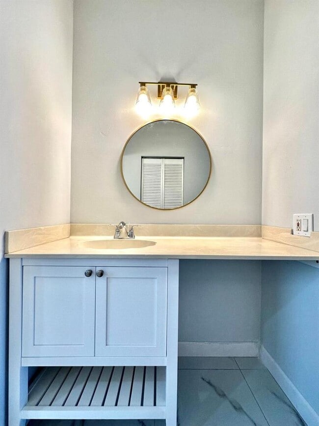 Building Photo - 1219 Baycourt Isle