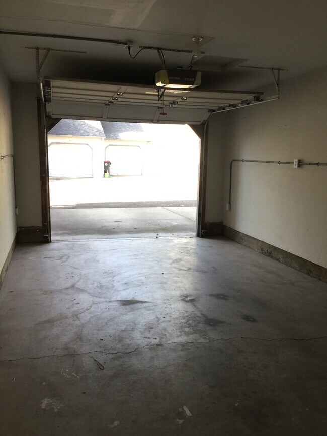 Building Photo - Cozy 2 Bed 2 Bath Condo with Private Patio