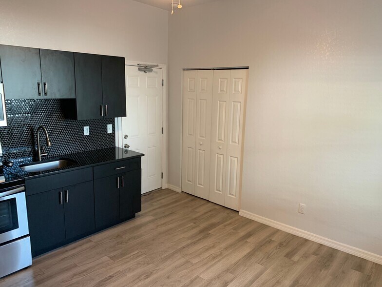 Building Photo - Studio Bed/1 Bath - Unit 3