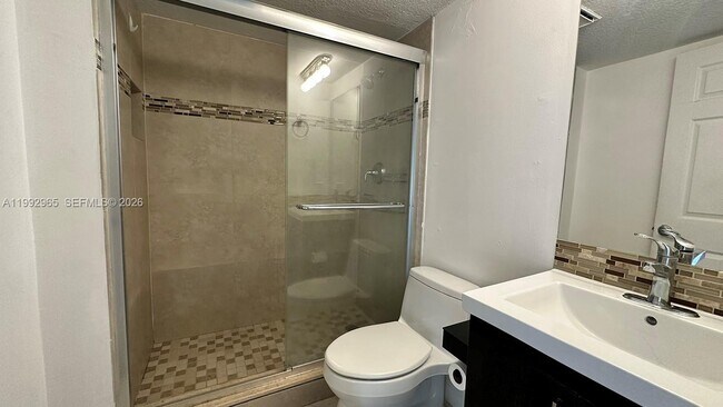 Building Photo - 450 Palm Cir W