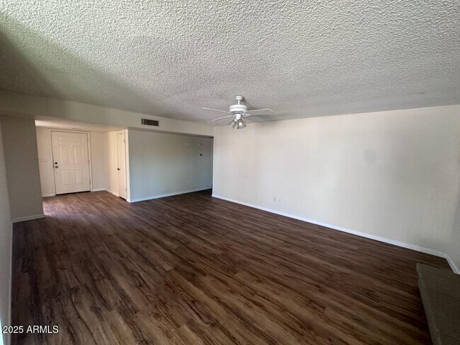 Building Photo - 4501 E Juniper Ave