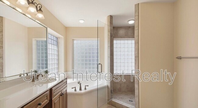 Building Photo - 166 Dominica Ct