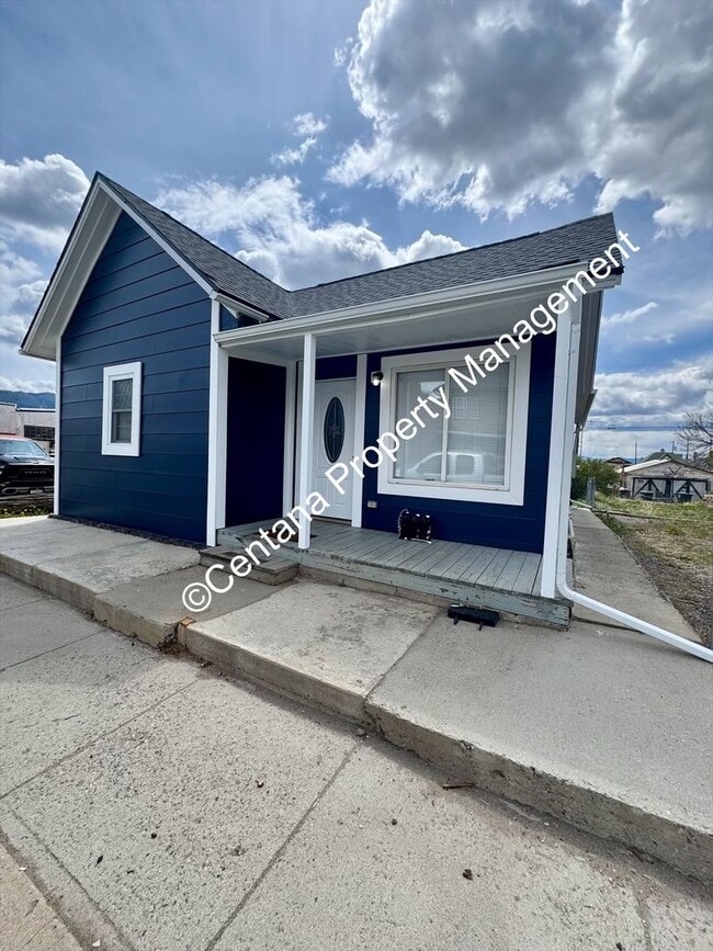 Building Photo - This remodeled two bedroom has all new everything including high end stainless steel appliances.